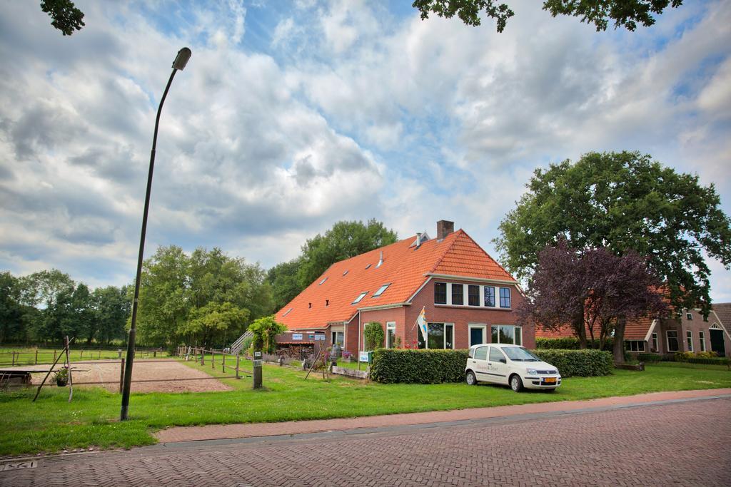 Slaopen En Stoet Frühstückspension Anderen